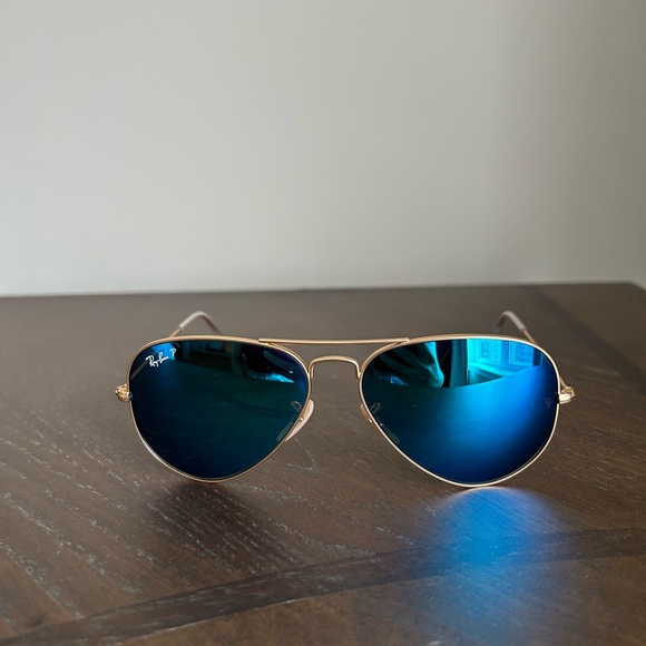 Ray-Ban Aviator Sunglasses – Gold / Blue Flash Lenses - Like new - Picture 7 of 7